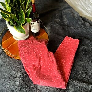 Old Navy Pixie Pants 
Size 2 
Great Condition 
Worn